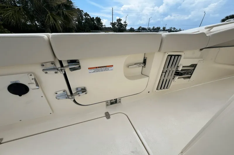 Slide: The Image of Scout 330 LXF 2026 - 9