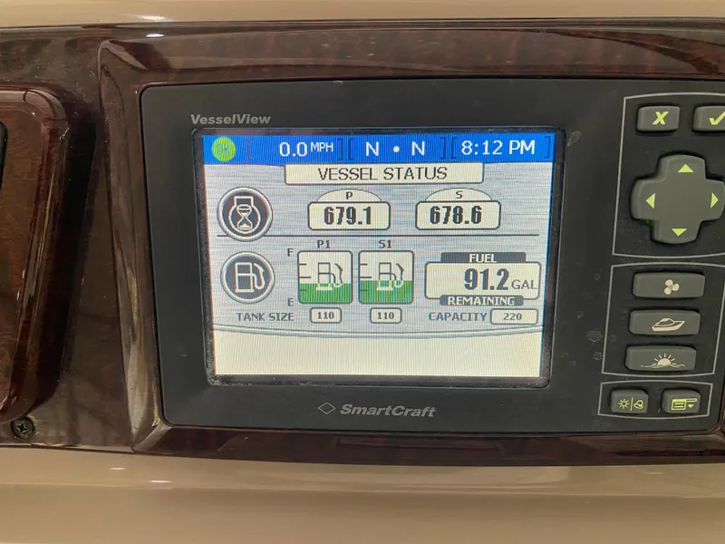 Slide: The Image of SmartCraft VesselView display on 2009 Sea Ray 350 Sundancer showing fuel and tank status. - 24