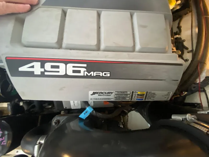 Slide: The Image of Mercury 496 MAG engine in a 2009 Sea Ray 350 Sundancer boat. - 47