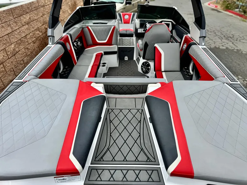 Slide: The Image of Tigé RZX3 2018 - 11