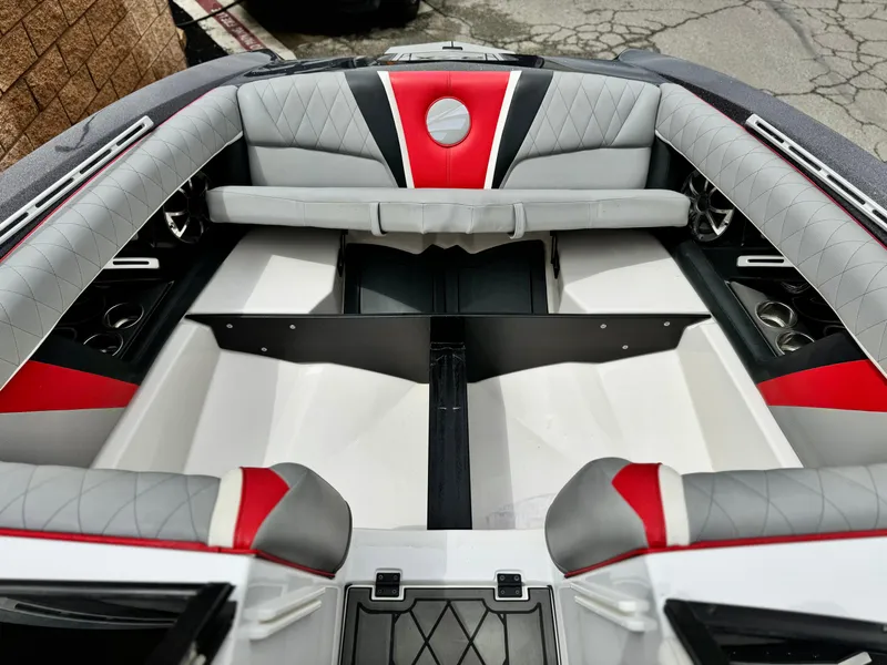 Slide: The Image of Tigé RZX3 2018 - 18