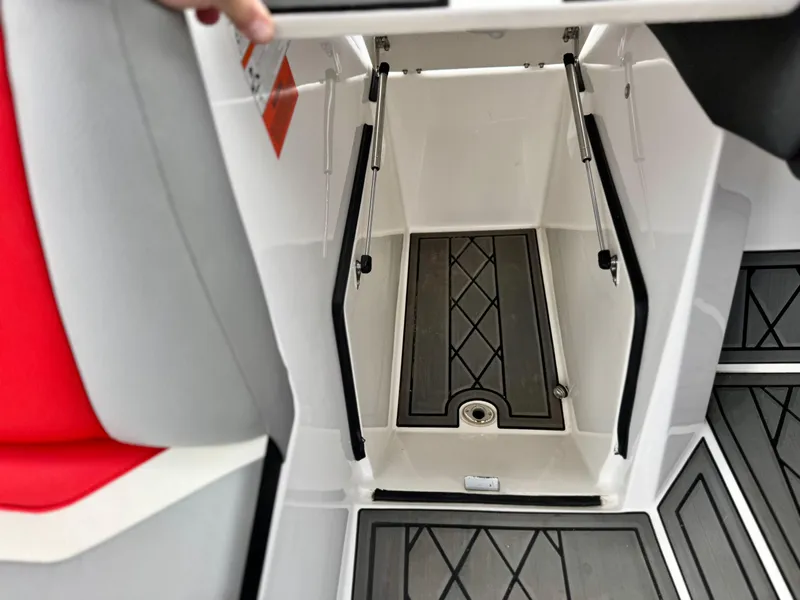 Slide: The Image of Tigé RZX3 2018 - 19