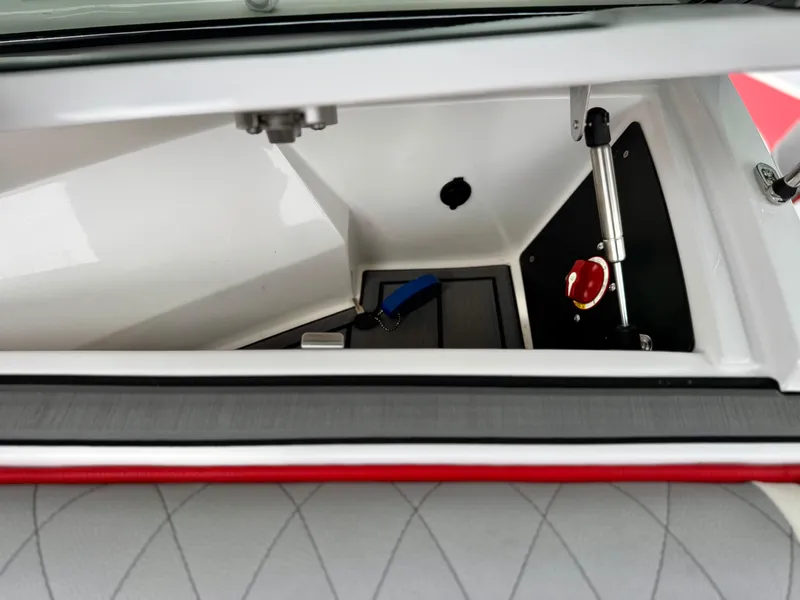 Slide: The Image of Tigé RZX3 2018 - 32