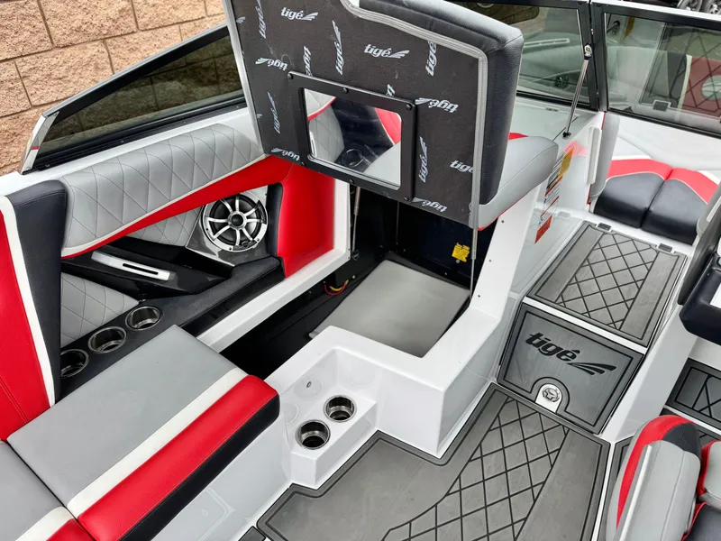 Slide: The Image of Tigé RZX3 2018 - 33