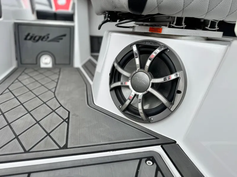 Slide: The Image of Tigé RZX3 2018 - 35