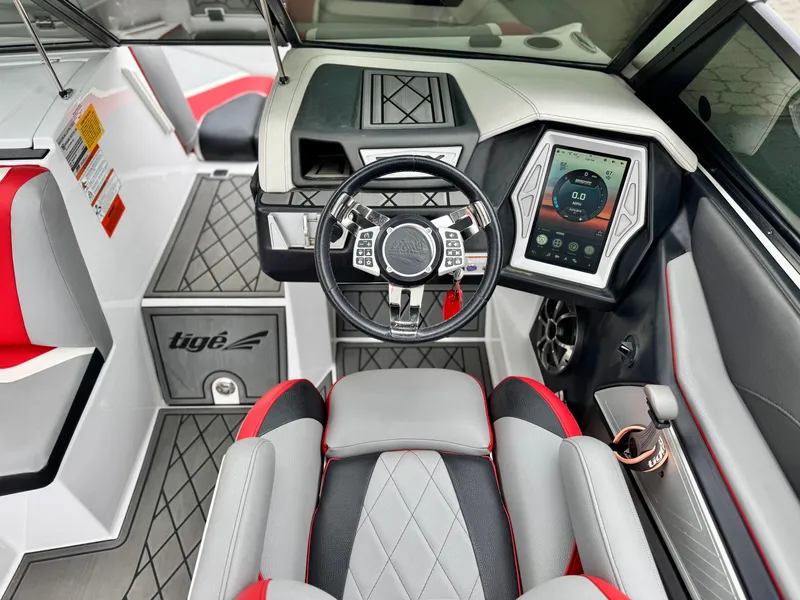 Slide: The Image of Tigé RZX3 2018 - 38