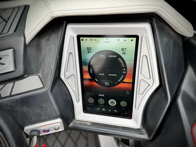 Slide: The Image of Tigé RZX3 2018 - 42