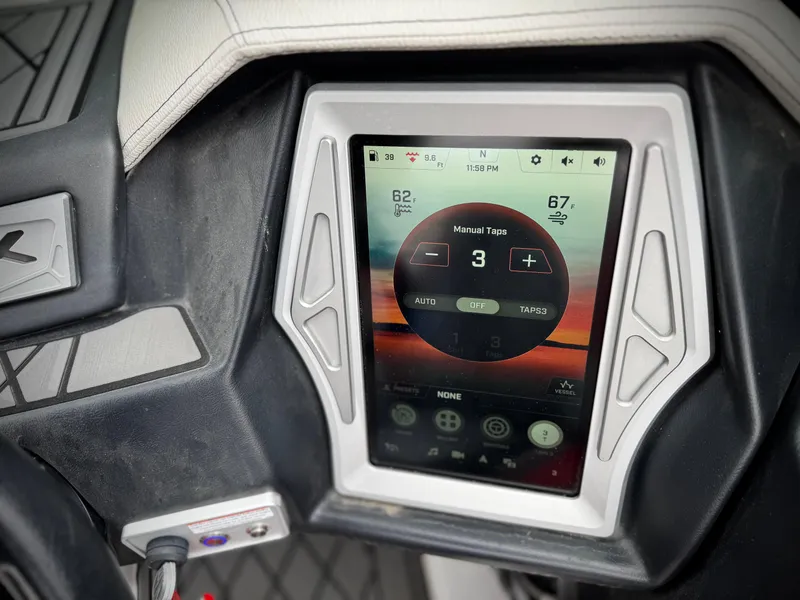 Slide: The Image of Tigé RZX3 2018 - 43