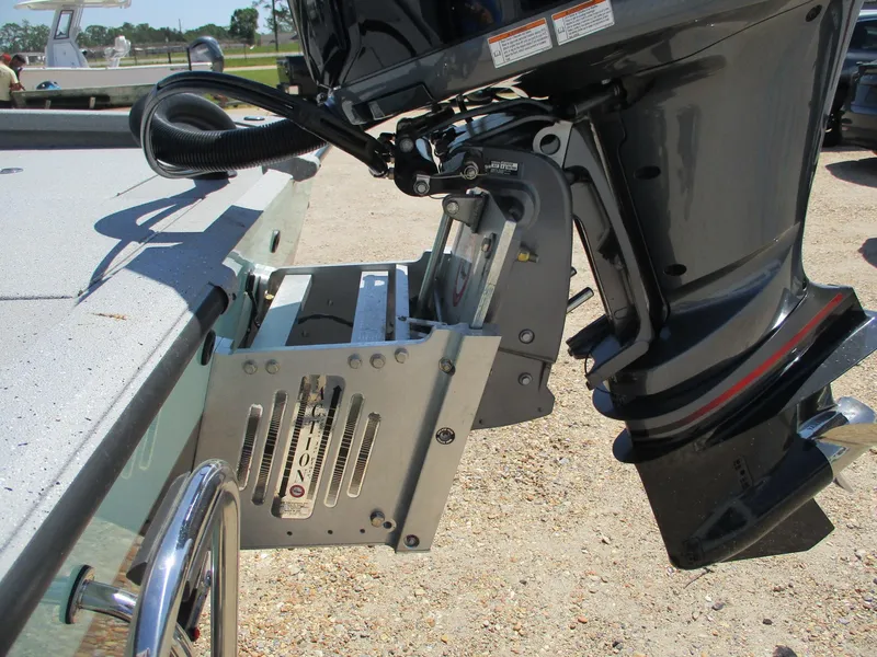 Slide: The Image of 2025 Vexus ACX 2210 boat motor mount detail with outboard engine. - 7