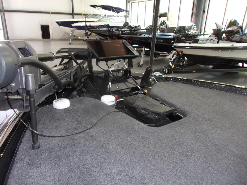 Slide: The Image of 2025 Skeeter FXR-20 Pro boat interior with advanced navigation equipment in a showroom. - 10