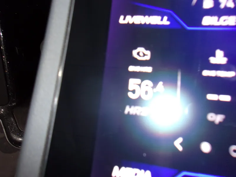 Slide: The Image of Display screen of 2025 Skeeter FXR-20 Pro showing livewell settings and hours. - 19