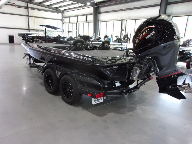 Slide: The Image of 2025 Skeeter FXR-20 Pro boat with Yamaha engine in showroom. - 4