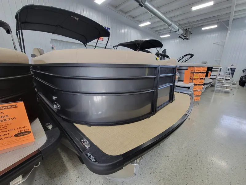 Slide: The Image of Harris Cruiser 230 2025 - 2