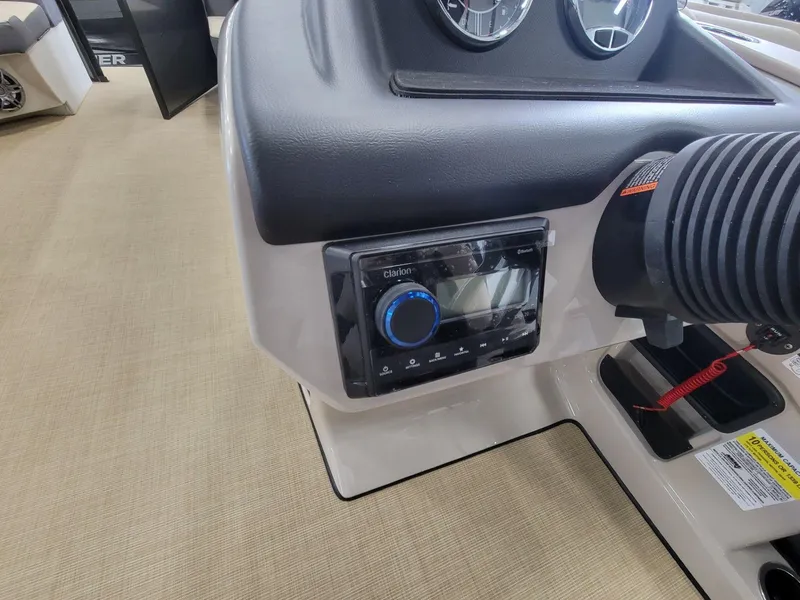 Slide: The Image of Harris Cruiser 230 2025 - 21