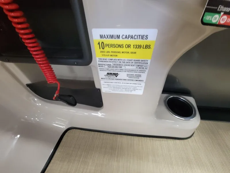 Slide: The Image of Harris Cruiser 230 2025 - 22