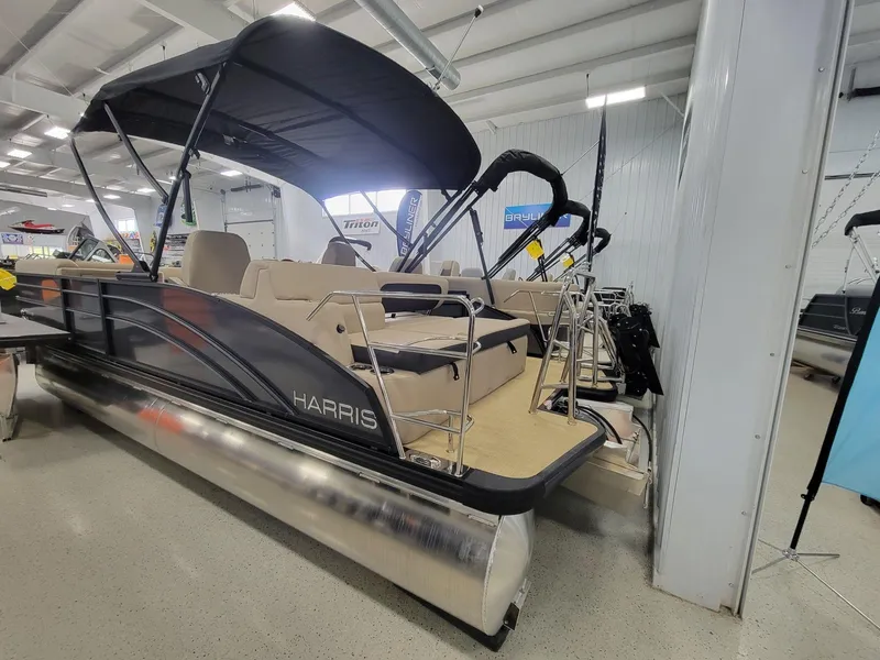 Slide: The Image of Harris Cruiser 230 2025 - 3