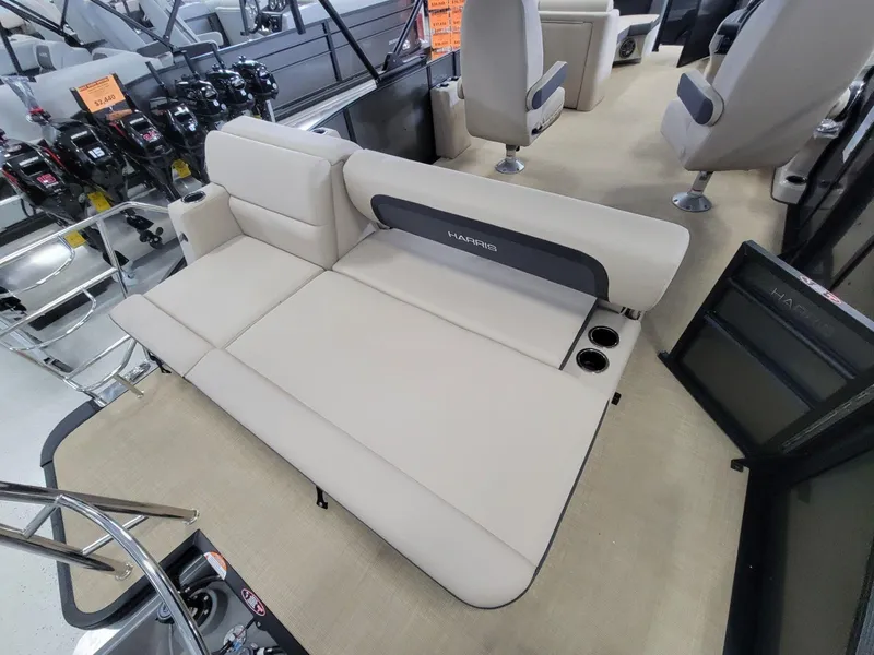 Slide: The Image of Harris Cruiser 230 2025 - 8