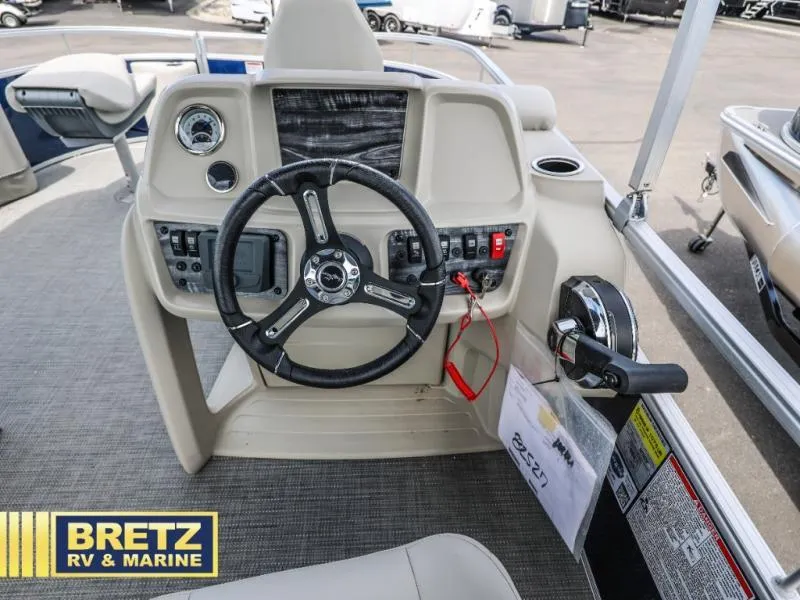 Slide: The Image of Control panel of 2025 Vista Fish 18 boat at Bretz RV & Marine dealership. - 12