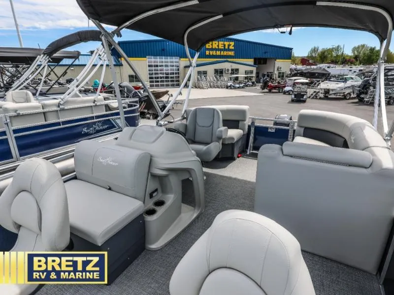 Slide: The Image of 2025 Vista Fish 18 boat interior at Bretz RV & Marine dealership. - 17
