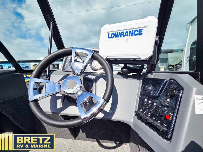 Slide: The Image of Steering wheel and control panel of Machine Walk Thru FM 1625 WT, 2025 model. - 13