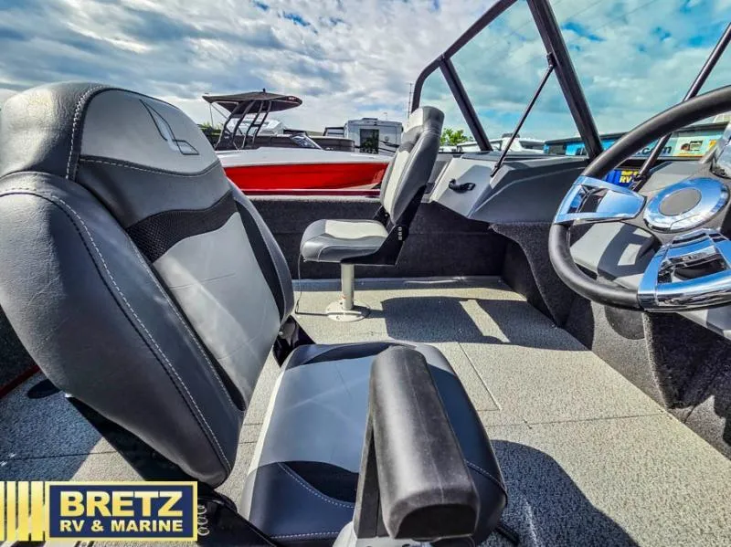 Slide: The Image of Interior of a 2025 Machine Walk Thru FM 1625 WT boat at Bretz RV & Marine. - 15