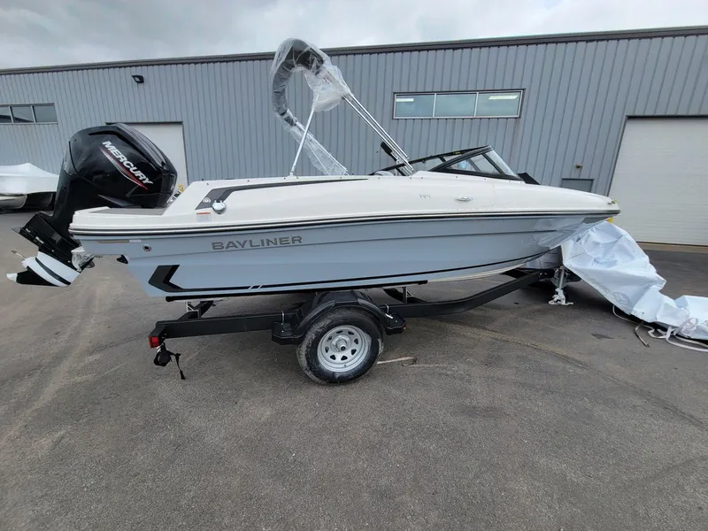 Slide: The Image of Bayliner VR4 Bowrider OB 2025 - 1