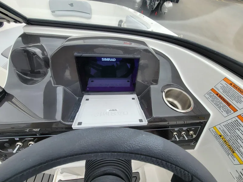 Slide: The Image of Bayliner VR4 Bowrider OB 2025 - 17