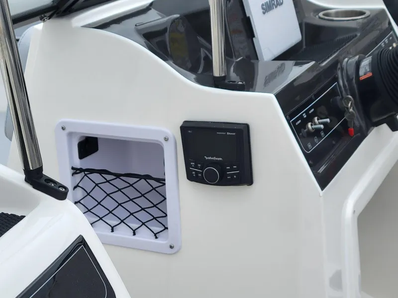 Slide: The Image of Bayliner VR4 Bowrider OB 2025 - 25