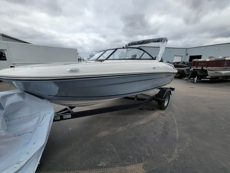 Slide: The Image of Bayliner VR4 Bowrider OB 2025 - 5