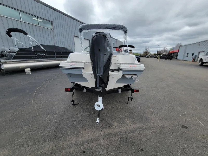 Slide: The Image of Bayliner VR4 Bowrider OB 2025 - 6