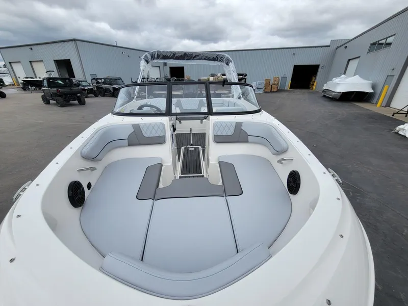 Slide: The Image of Bayliner VR4 Bowrider OB 2025 - 7