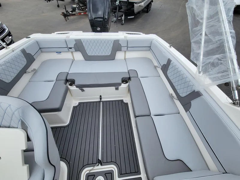 Slide: The Image of Bayliner VR4 Bowrider OB 2025 - 9