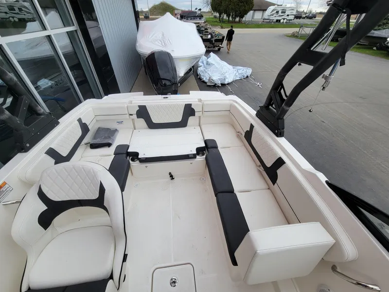 Slide: The Image of Bayliner VR4 Bowrider OB 2025 - 10