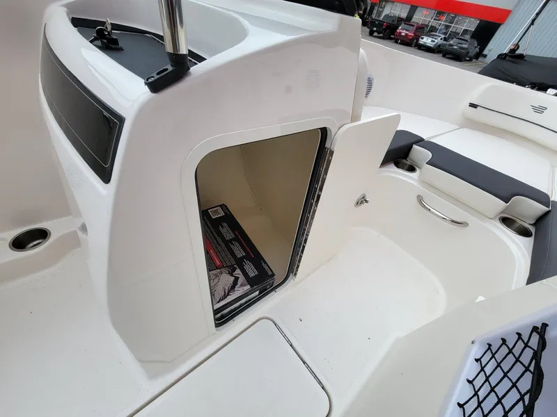 Slide: The Image of Bayliner VR4 Bowrider OB 2025 - 12