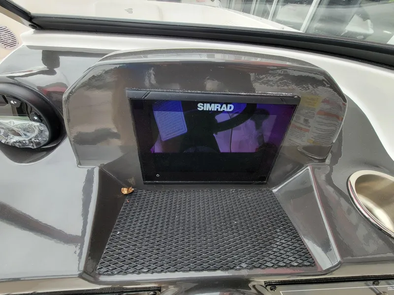 Slide: The Image of Bayliner VR4 Bowrider OB 2025 - 13