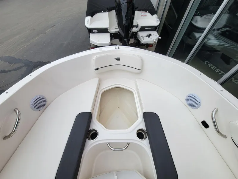 Slide: The Image of Bayliner VR4 Bowrider OB 2025 - 15
