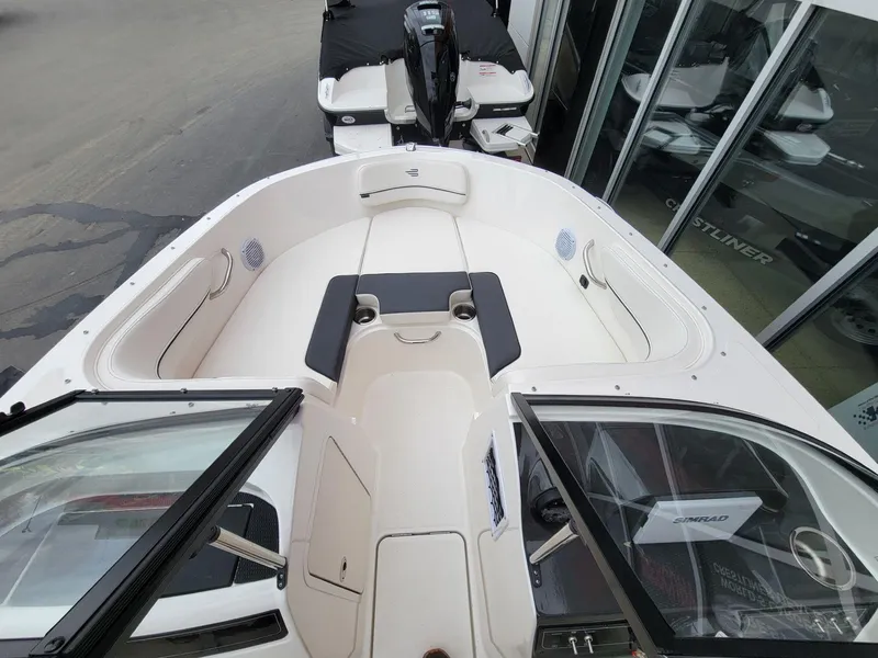 Slide: The Image of Bayliner VR4 Bowrider OB 2025 - 17