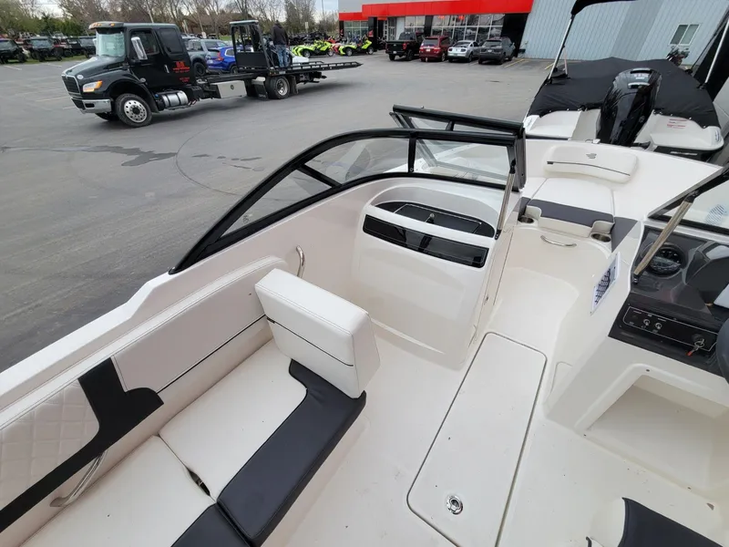Slide: The Image of Bayliner VR4 Bowrider OB 2025 - 18