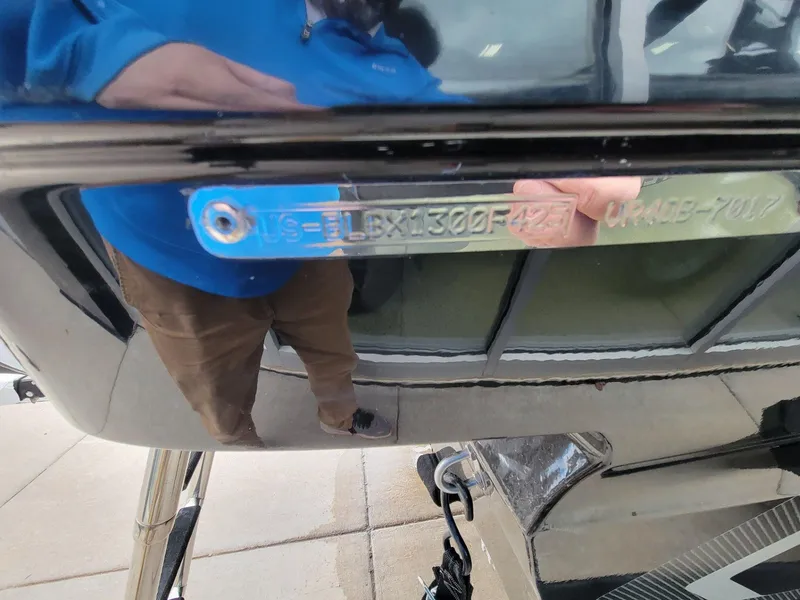 Slide: The Image of Bayliner VR4 Bowrider OB 2025 - 24