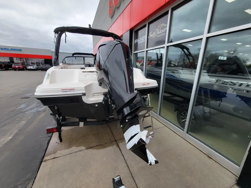 Slide: The Image of Bayliner VR4 Bowrider OB 2025 - 3