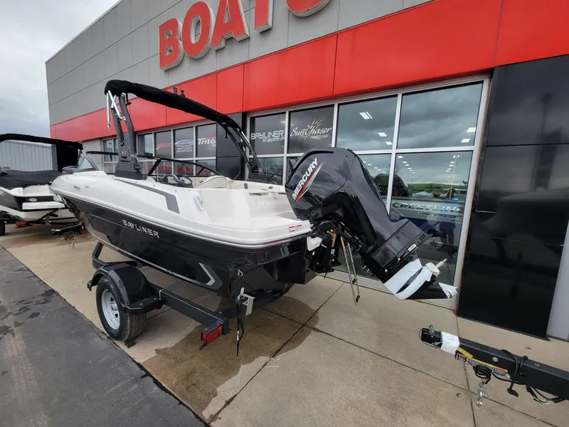 Slide: The Image of Bayliner VR4 Bowrider OB 2025 - 4