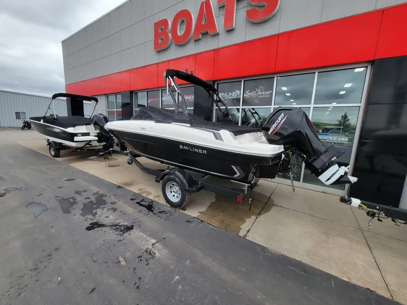 Slide: The Image of Bayliner VR4 Bowrider OB 2025 - 7