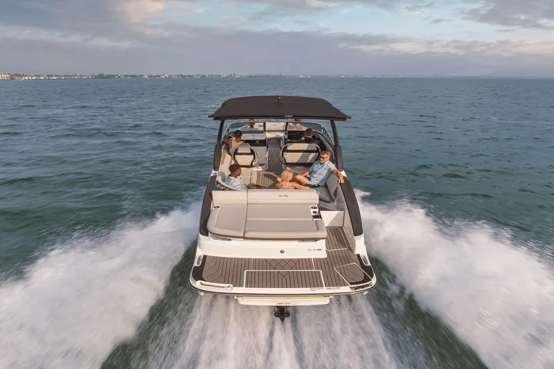Slide: The Image of Sea Ray SLX 280 2025 - 38
