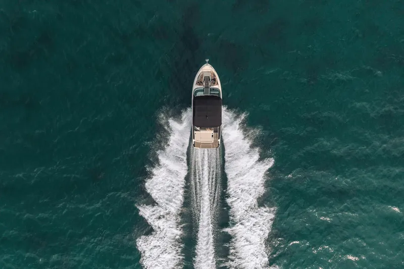 Slide: The Image of Sea Ray SLX 280 2025 - 43