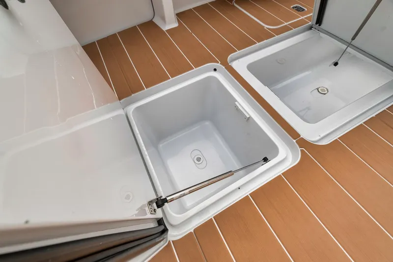 Slide: The Image of Viking 65 Convertible 2001 - 79