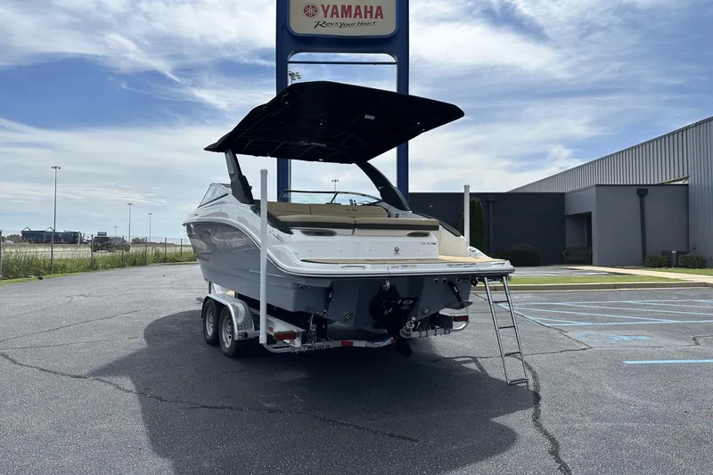 Slide: The Image of Sea Ray SLX 260 2026 - 1