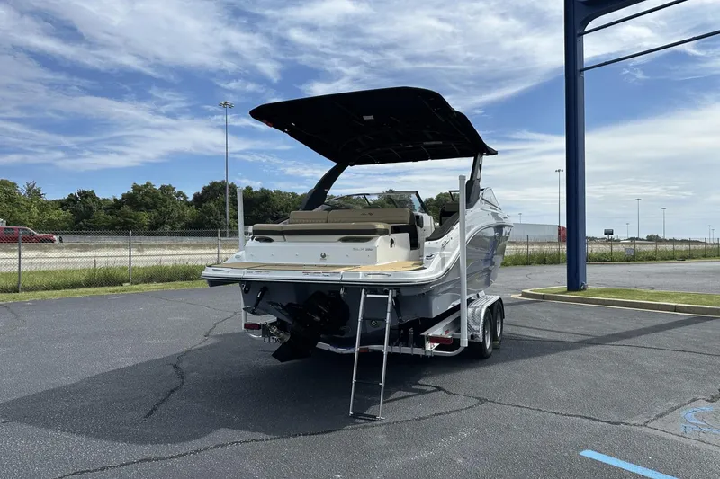 Slide: The Image of Sea Ray SLX 260 2026 - 2