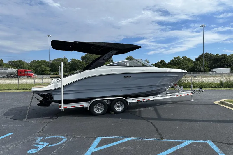 Slide: The Image of Sea Ray SLX 260 2026 - 3