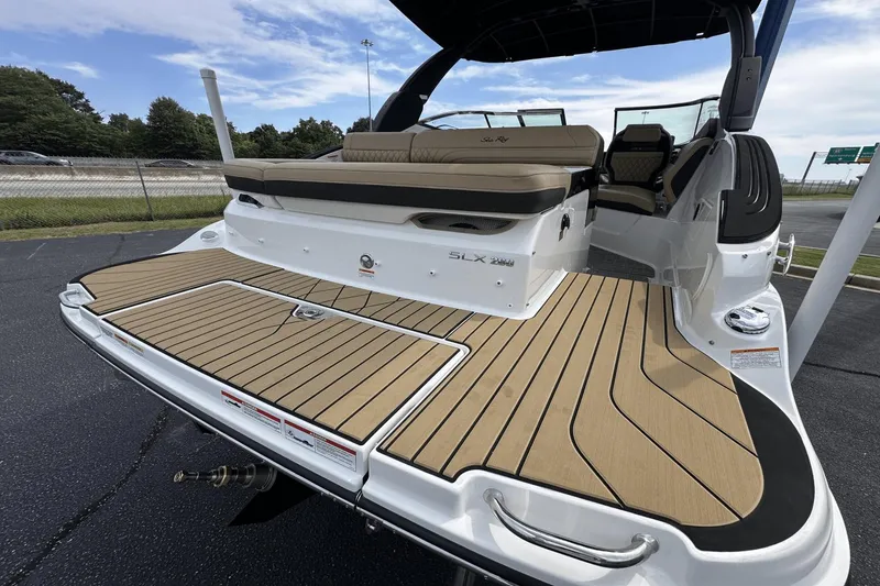 Slide: The Image of Sea Ray SLX 260 2026 - 5