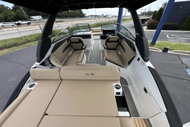 Slide: The Image of Sea Ray SLX 260 2026 - 7